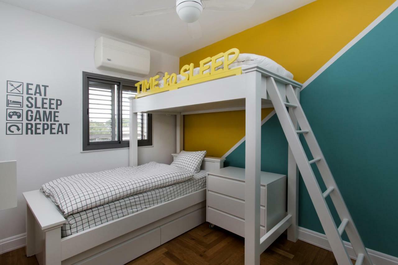 Colorful Bnb Apartment Haifa Exteriör bild