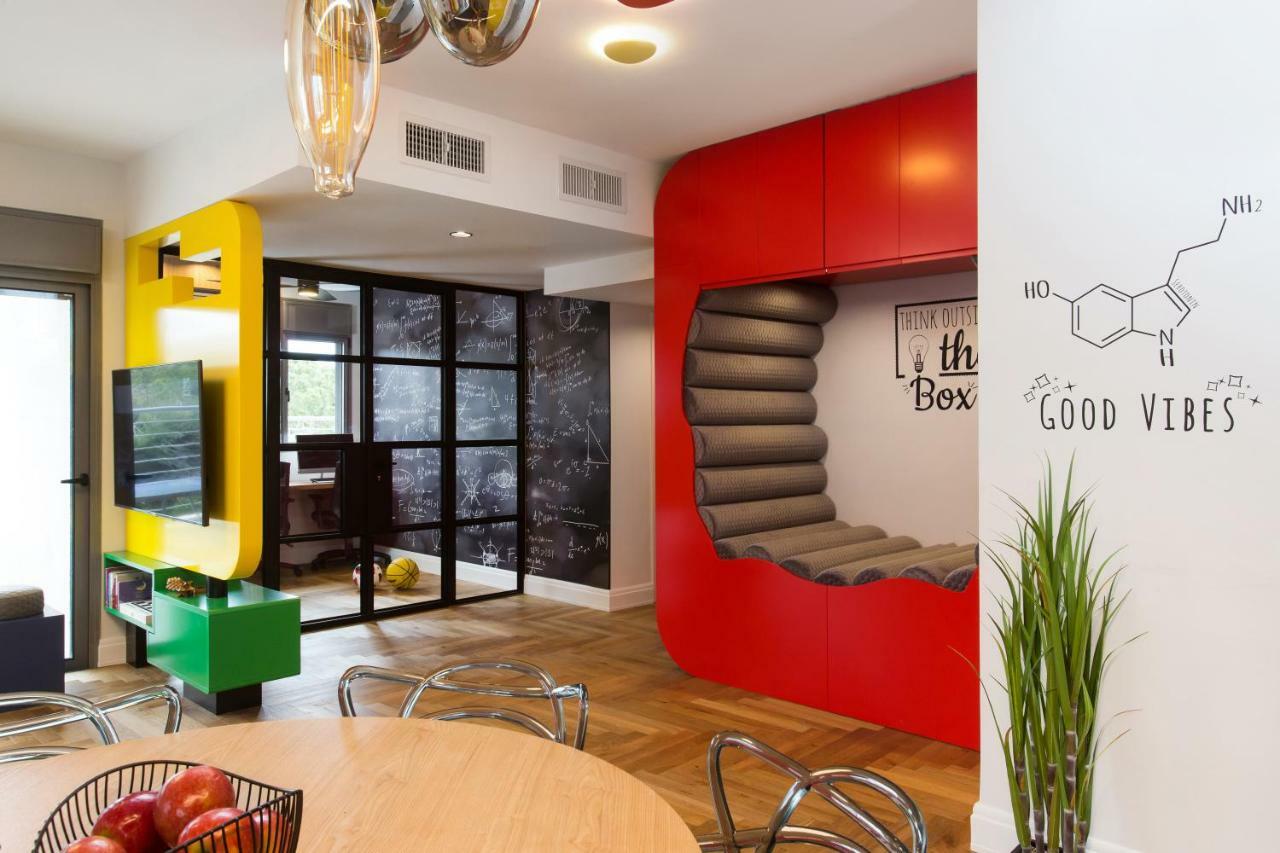 Colorful Bnb Apartment Haifa Exteriör bild